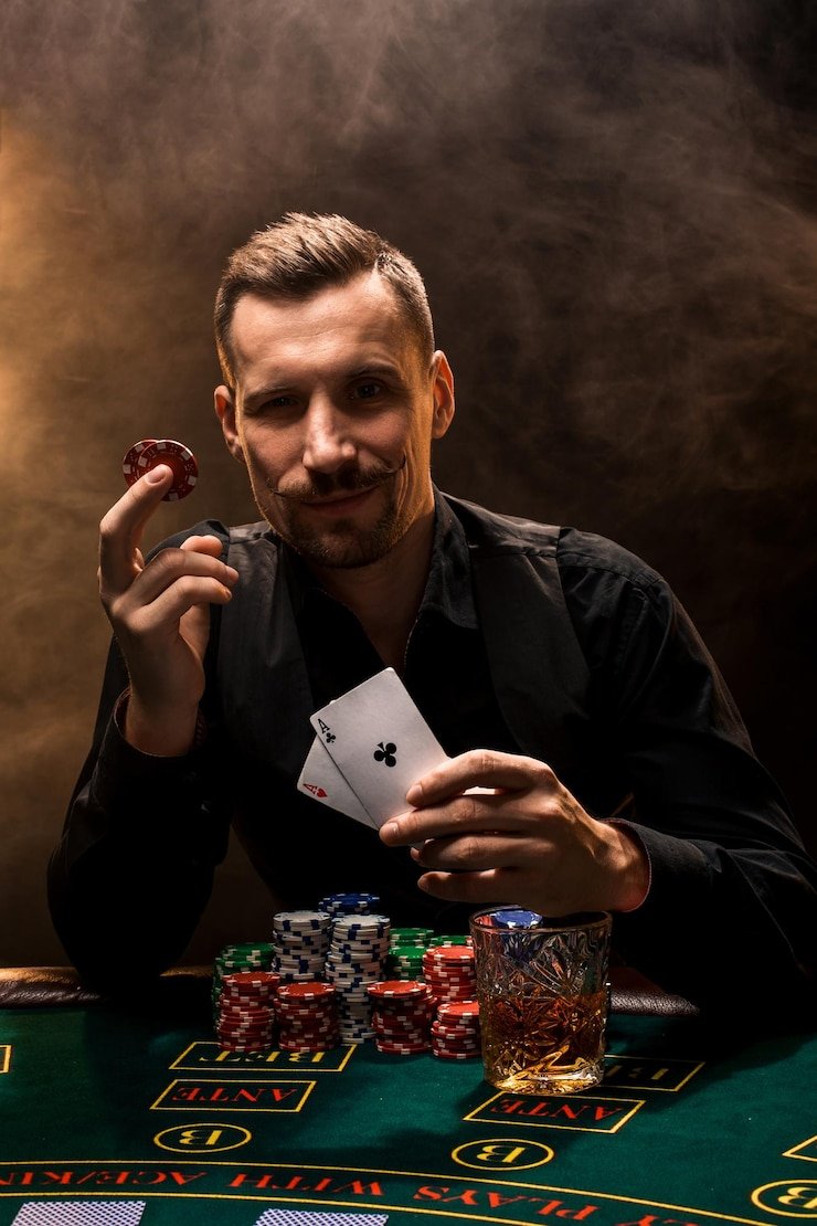 Dealer profesional di meja Bandar Ceme winstar4d melayani pemain dengan kartu remi